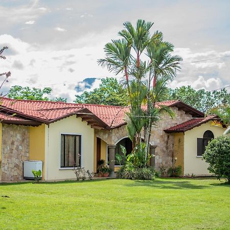 Linda Casa De Verano Con Amplias Zonas Verdes San Isidro De El General ภายนอก รูปภาพ