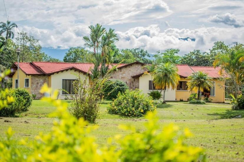 Linda Casa De Verano Con Amplias Zonas Verdes San Isidro De El General ภายนอก รูปภาพ