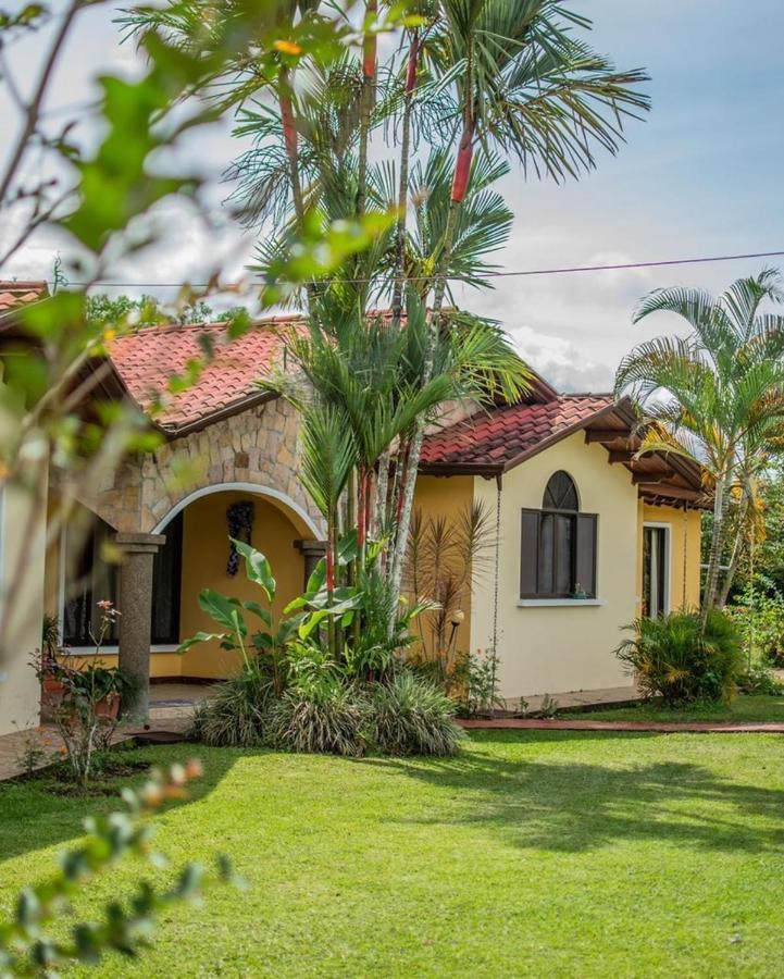 Linda Casa De Verano Con Amplias Zonas Verdes San Isidro De El General ภายนอก รูปภาพ