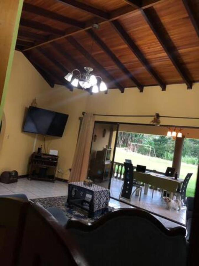 Linda Casa De Verano Con Amplias Zonas Verdes San Isidro De El General ภายนอก รูปภาพ
