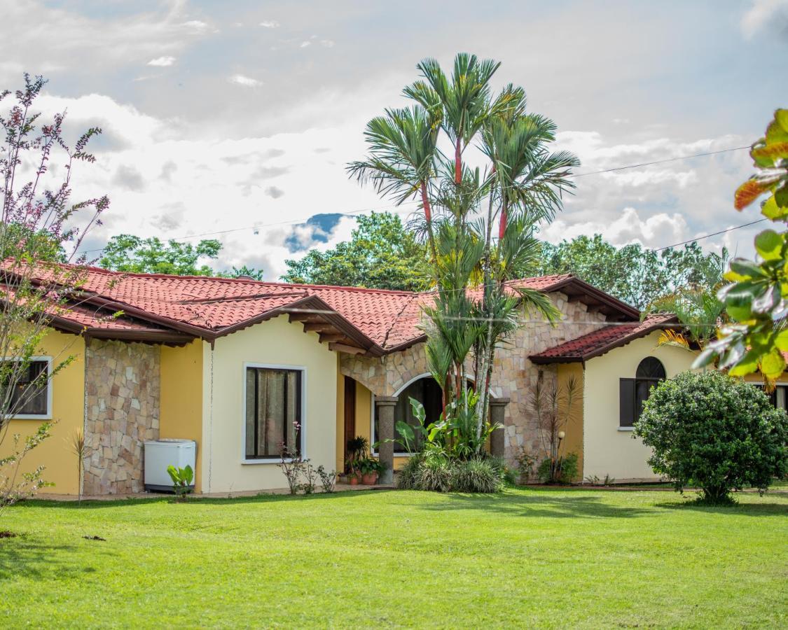 Linda Casa De Verano Con Amplias Zonas Verdes San Isidro De El General ภายนอก รูปภาพ