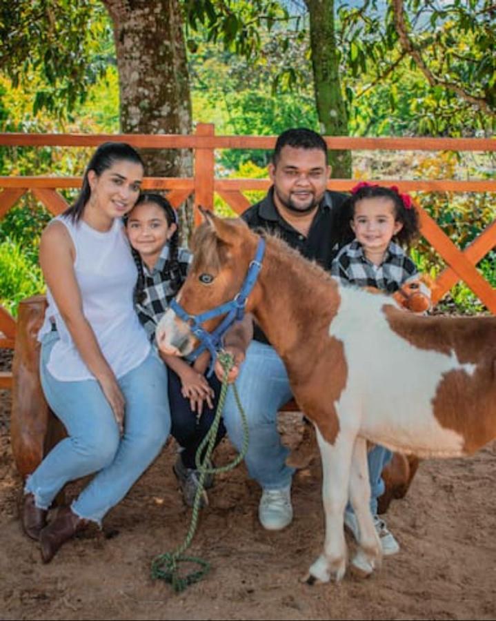 Linda Casa De Verano Con Amplias Zonas Verdes San Isidro De El General ภายนอก รูปภาพ