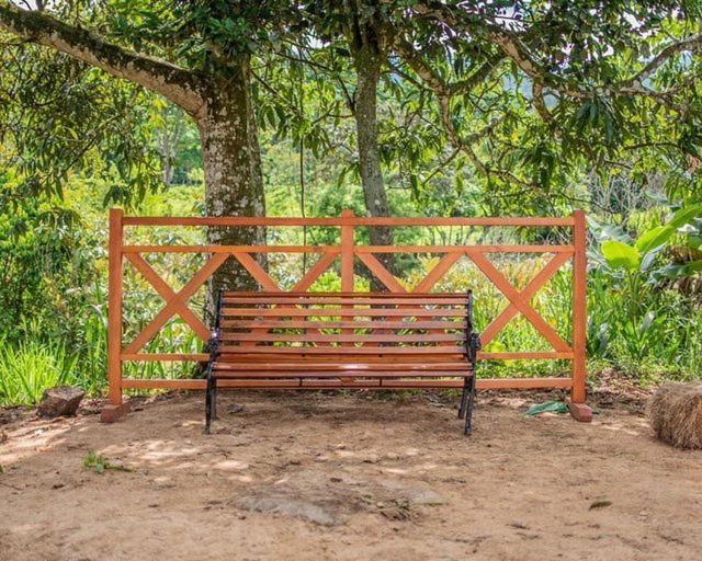 Linda Casa De Verano Con Amplias Zonas Verdes San Isidro De El General ภายนอก รูปภาพ