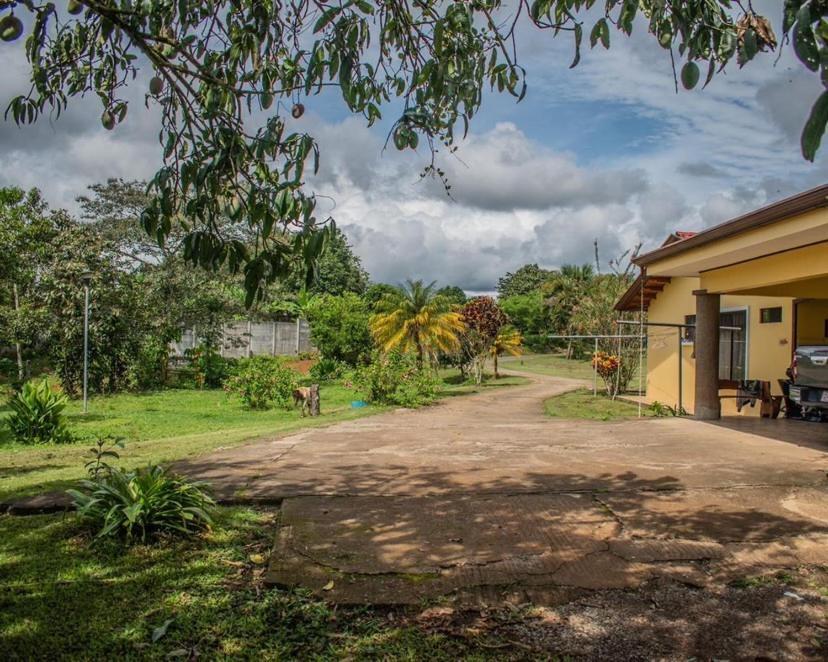 Linda Casa De Verano Con Amplias Zonas Verdes San Isidro De El General ภายนอก รูปภาพ